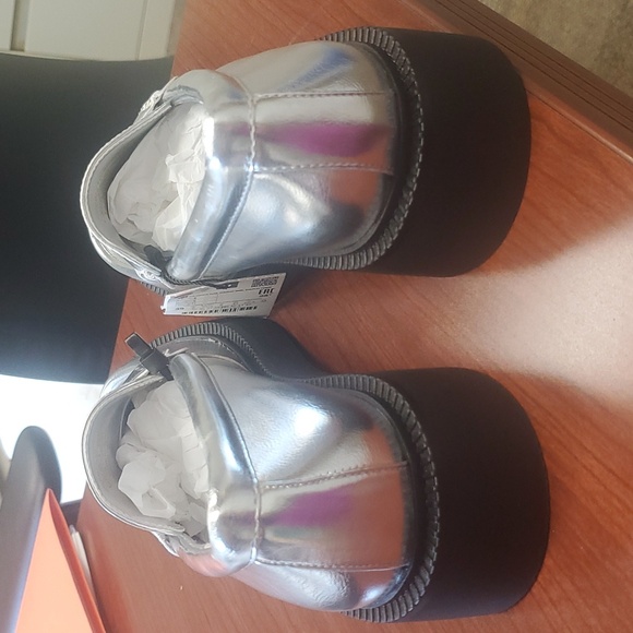 Metallic loafers. Narrow fit. - Picture 5 of 8